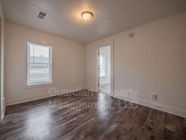 Building Photo - 108 N Buchanan St