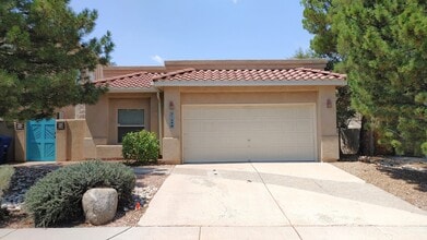 Building Photo - Large 3 Bedroom 2 Bathroom Home In The NE!