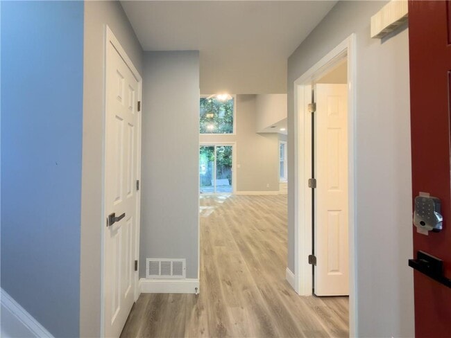 Building Photo - 528 Parkstone Ln