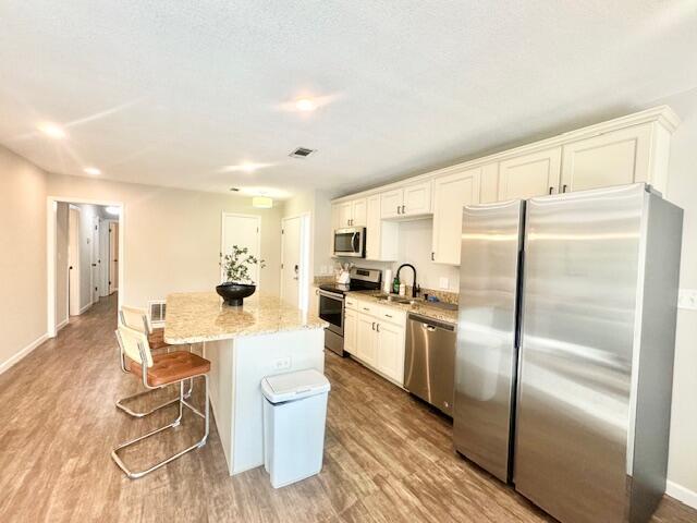 Building Photo - 1002 Julia Ave