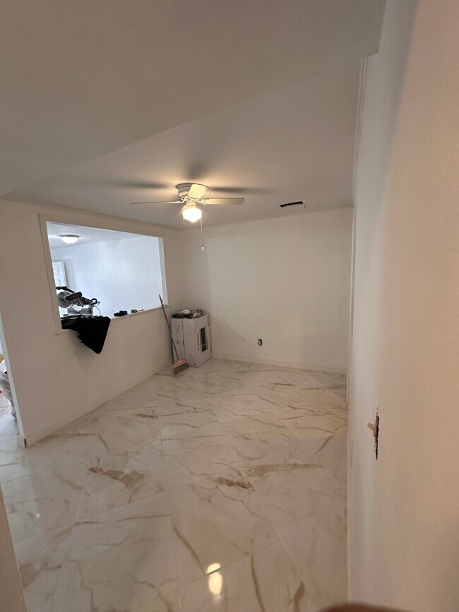 Building Photo - 127 Surfside Plz