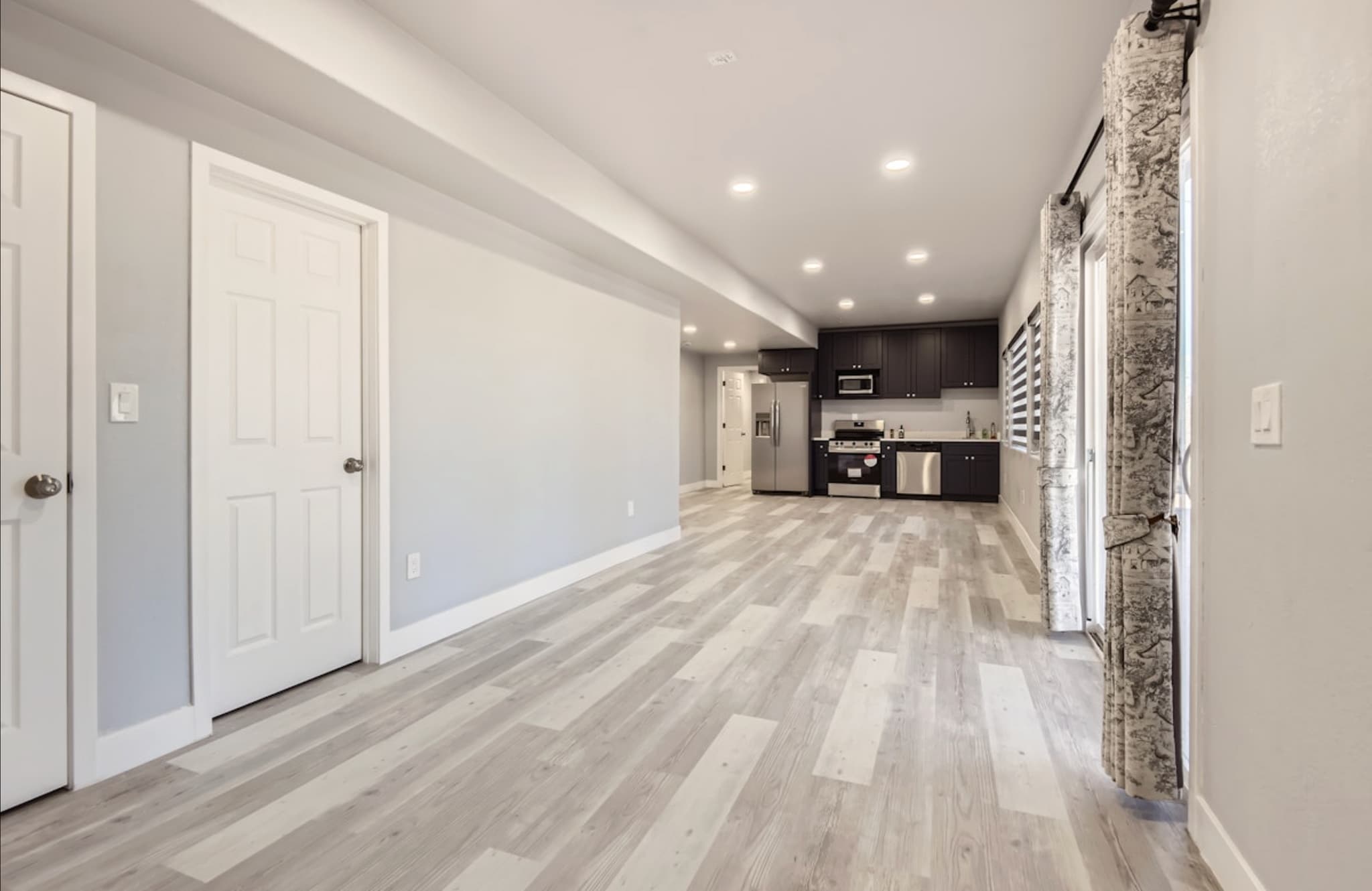 Building Photo - 15721 E Lake Cir