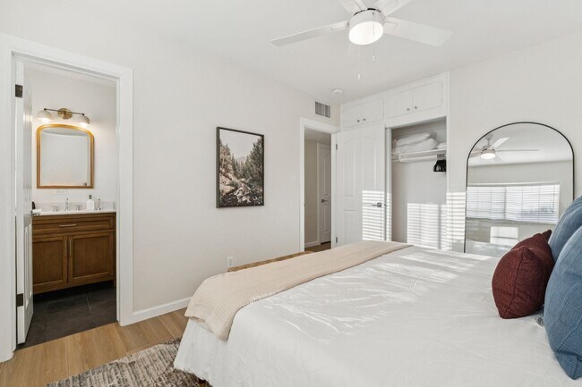 Building Photo - 2929 N 55th Pl