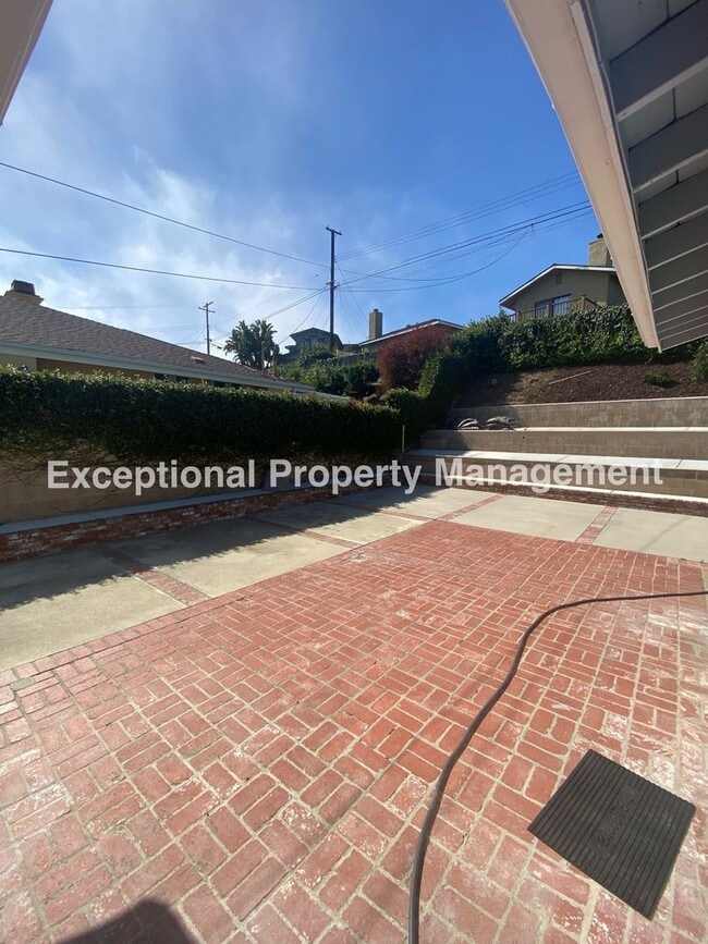 Building Photo - Great 4 bedroom 2 bath single story home