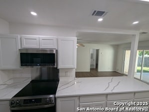 Building Photo - 953 Serenade Dr