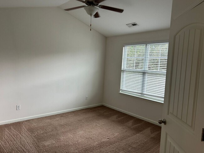 Building Photo - 202 Jordan Ln