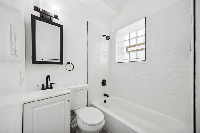 Building Photo - 4212 S King Dr