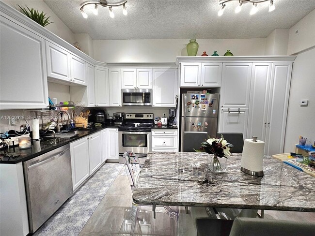 Building Photo - 841 Lyons Rd