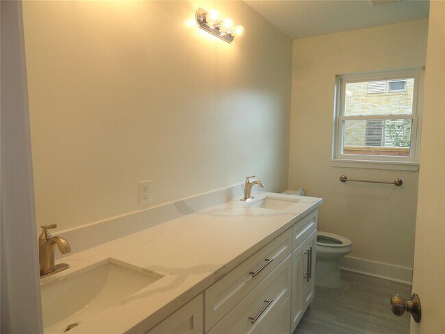 Building Photo - 2528 Avenue K
