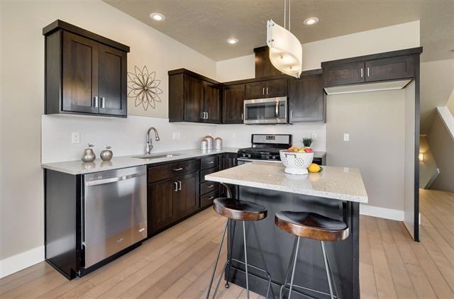 Building Photo - Chic artist-style lofts home with 3 bed 2.5 bath near Boise Greenbelt.