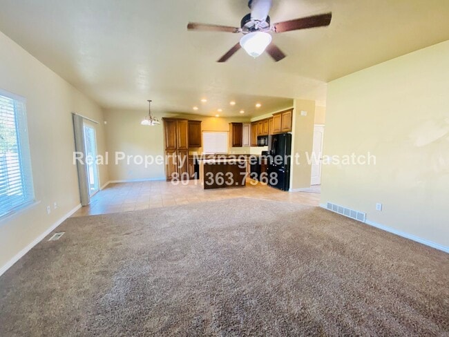 Building Photo - 5 Bedroom 3 Bathroom Riverton Home!