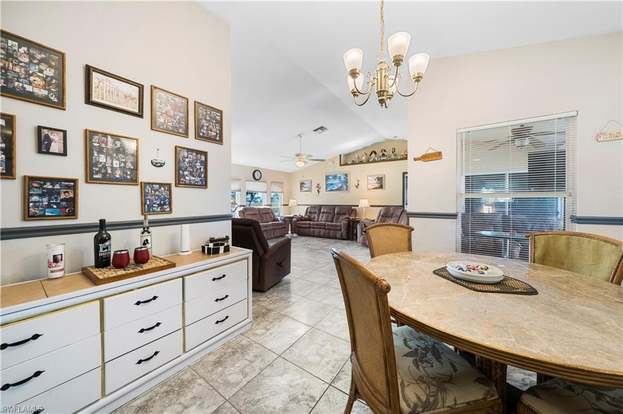 Building Photo - 703 NE 23rd Terrace