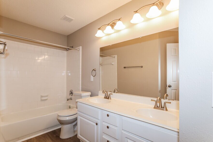 Building Photo - 19419 Kacey Ln Ct