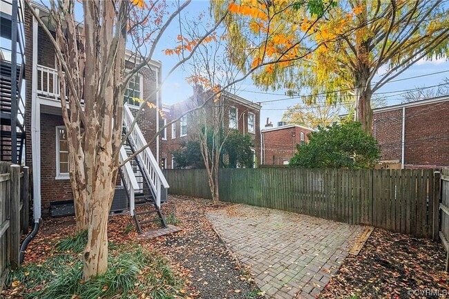 Building Photo - 102 N Harvie St