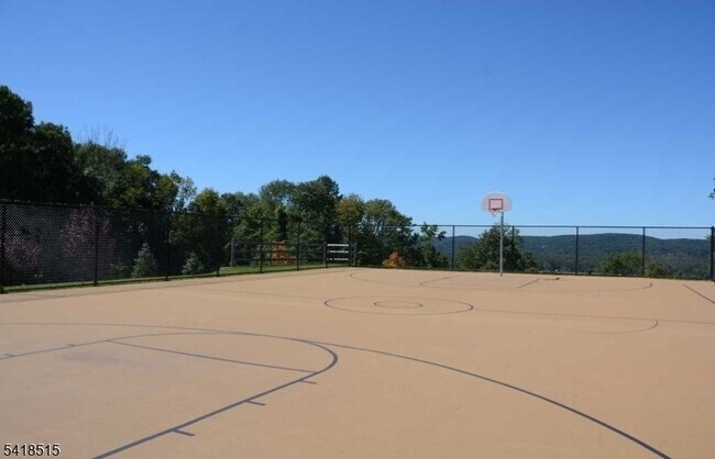 Building Photo - 64 Goldfinch Dr