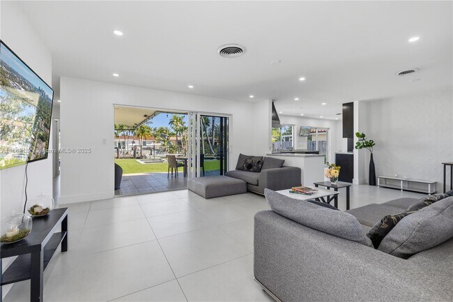 Building Photo - 1709 SW 5th Pl