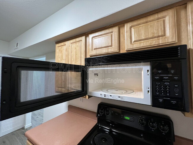 Building Photo - 3530 E Richmond Rd