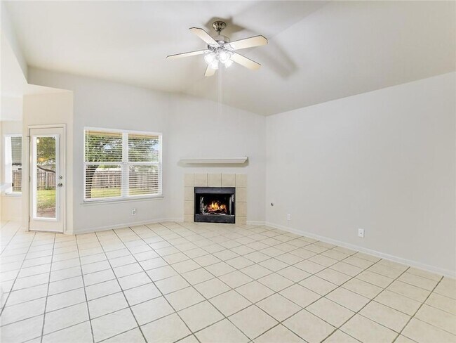 Building Photo - 305 Dana Dr
