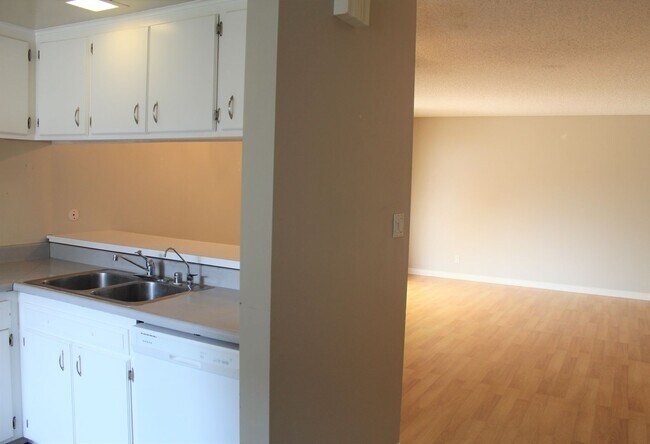 Building Photo - 2593bay