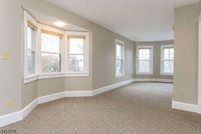 Building Photo - 11 Montague Pl