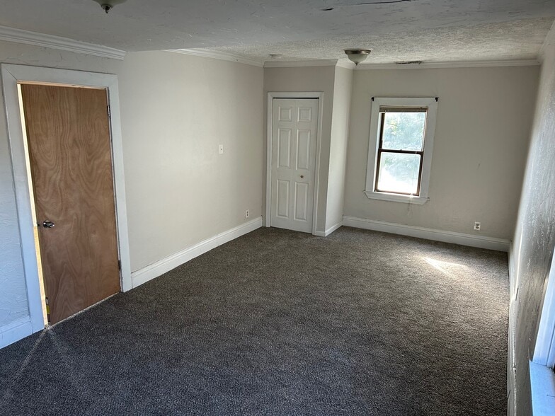 Primary bedroom - 519 Euclid Ave