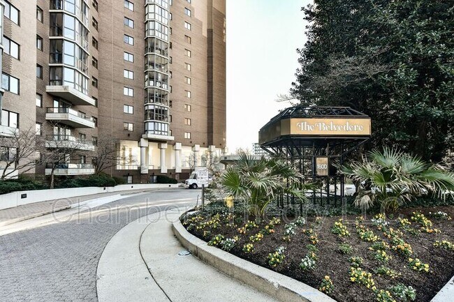 Building Photo - 1600 N Oak St