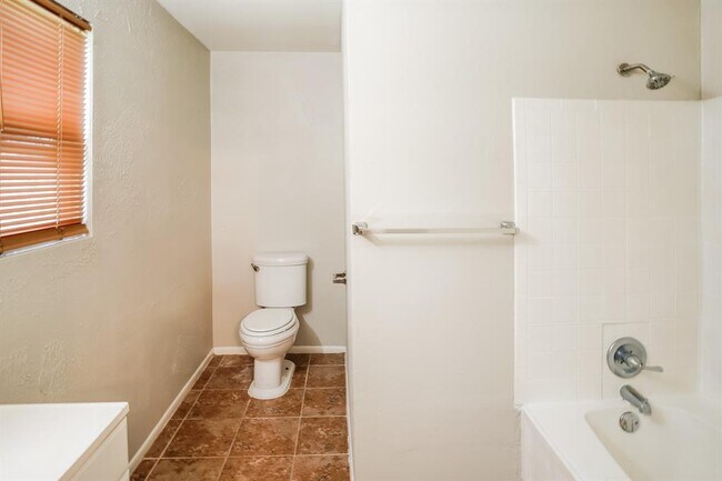 Building Photo - 10919 Skybird Dr