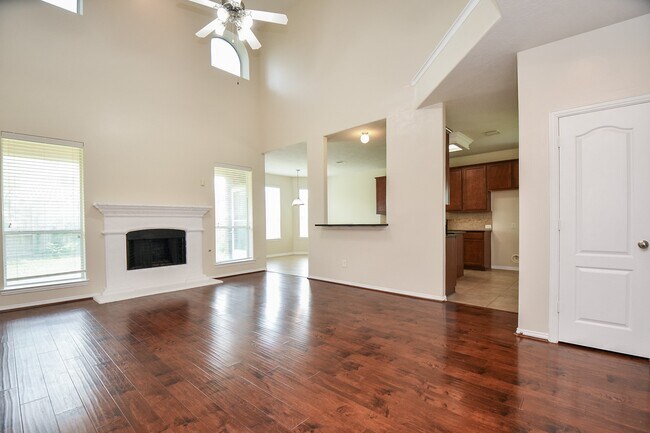 Building Photo - 5327 Laura Lee Ln