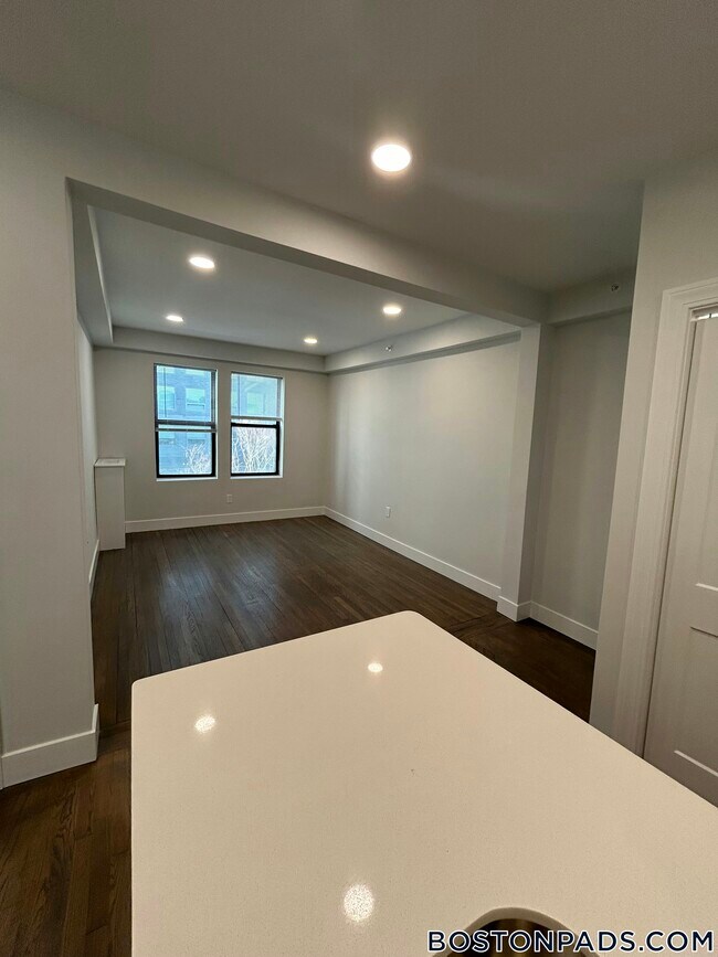 Building Photo - 11 Peterborough St