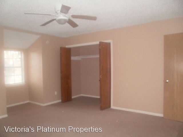 Building Photo - 805 E Hiller St