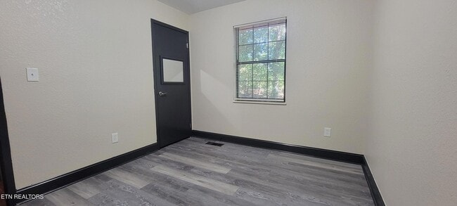 Building Photo - 710 Dailey Ave
