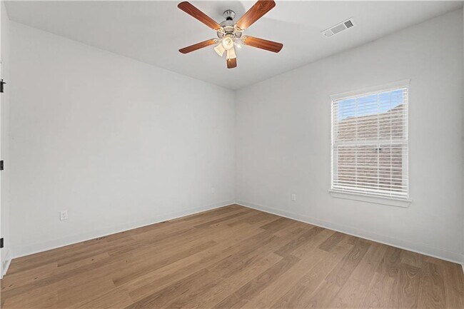 Building Photo - 3215 SW Hillstone Ave