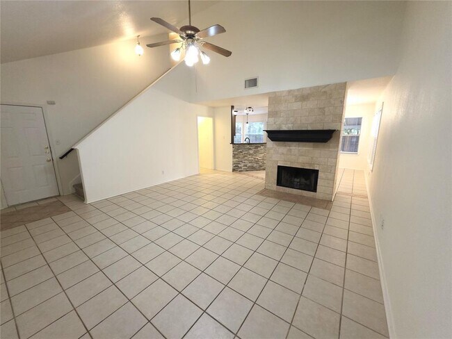 Building Photo - 1600 Hollow Tree Blvd