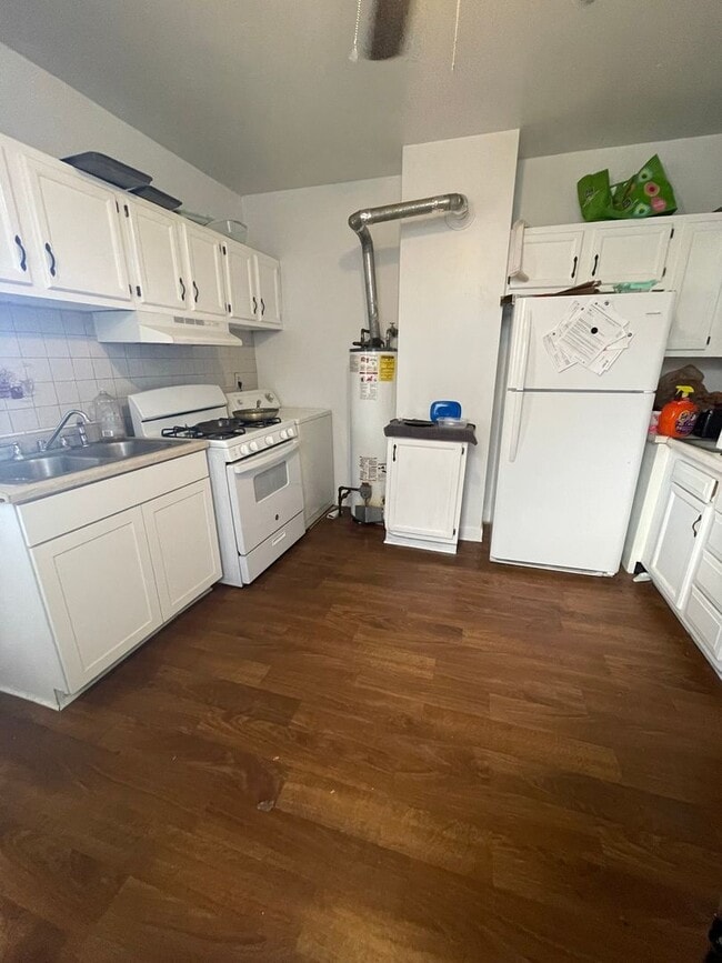 Building Photo - Large 3 bdrm/1 bath Home Within Walking Distance to VCU!