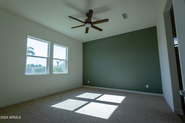 Building Photo - 5808 S 101st Way