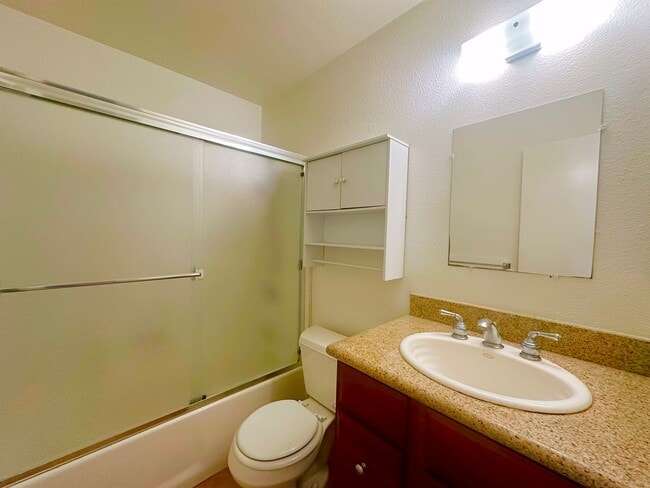 Building Photo - Awesome condo next to North Park Community...