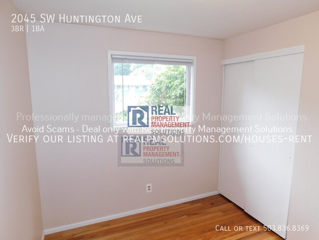 Building Photo - 2045 SW Huntington Ave