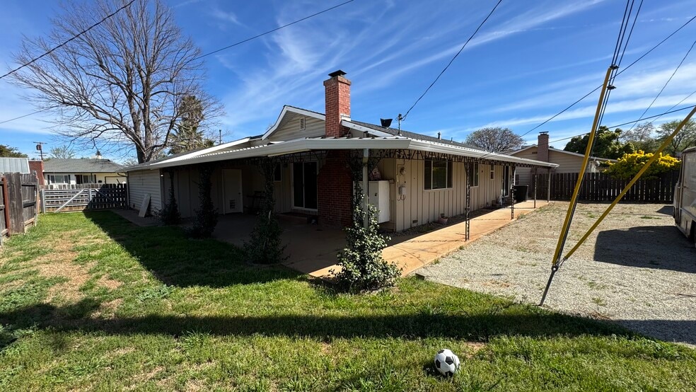 Building Photo - 1787 Pinon Ave