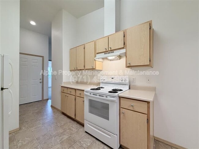 Building Photo - 10020 SW 125th Ave