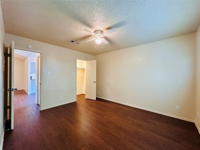 Building Photo - 8802 Pineridge Dr