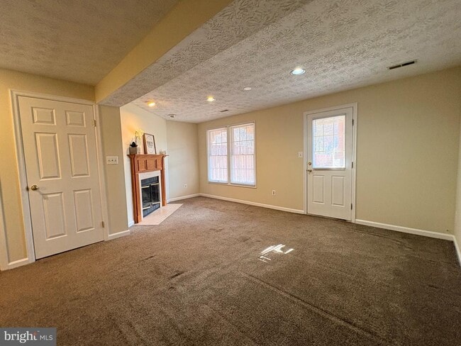 Building Photo - 2120 Commissary Cir