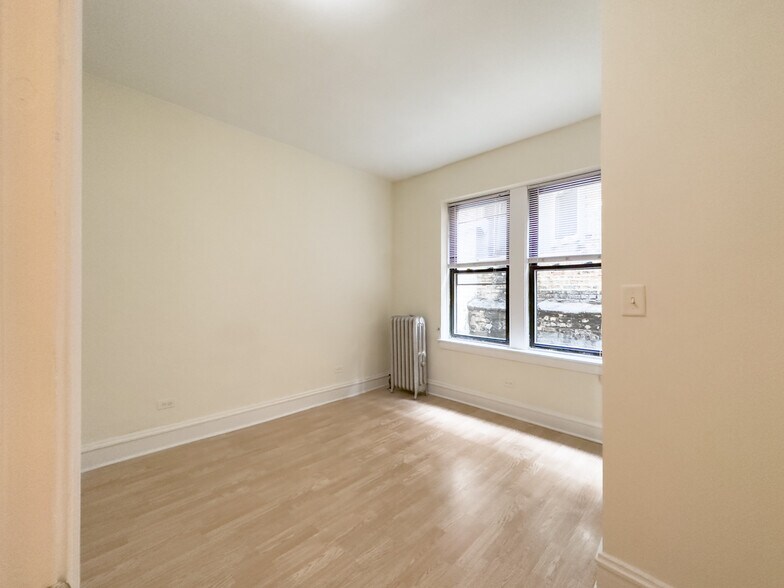 Building Photo - 4856 N Damen Ave