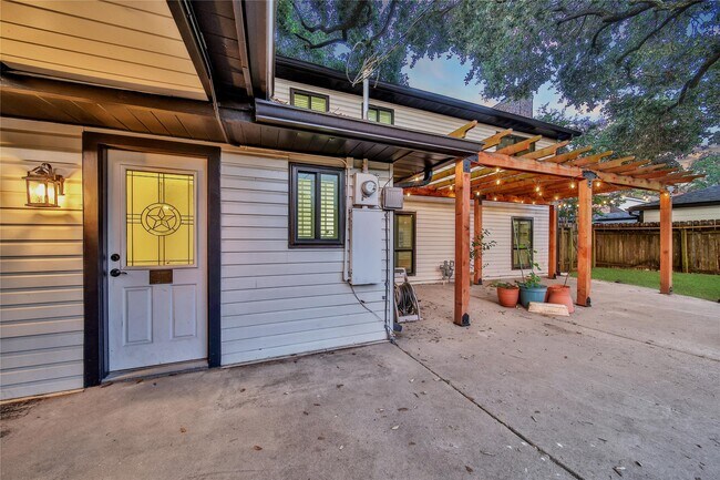 Building Photo - 950 Del Norte St