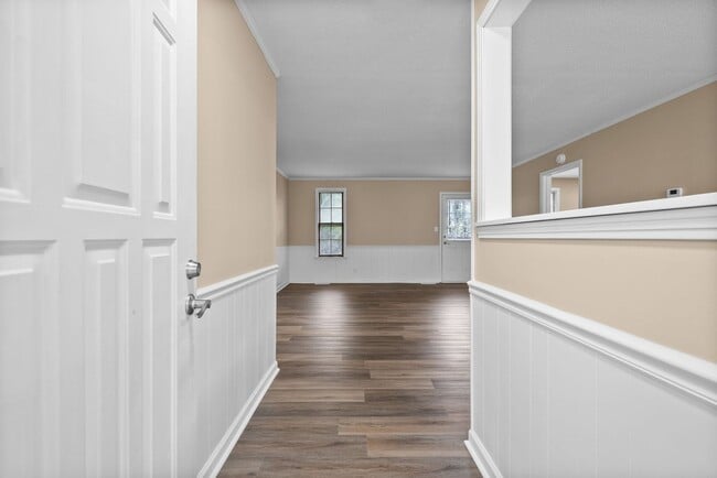 Building Photo - Three Bedroom on Corner Lot!