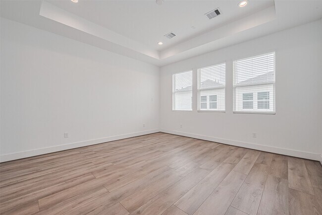 Building Photo - 3510 Hadley St