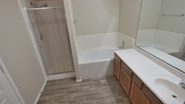 Building Photo - 1319 Colonial Manor Dr