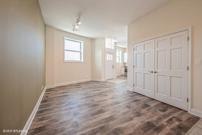 Building Photo - 9101 S Beverly Blvd