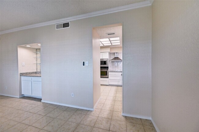 Building Photo - 921 Marine Dr