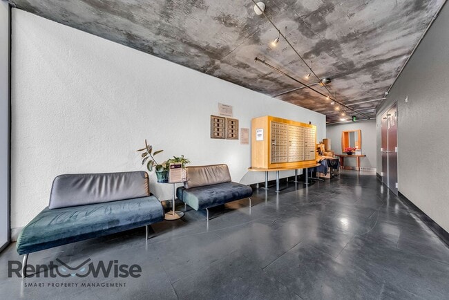 Building Photo - 77 Dow Pl