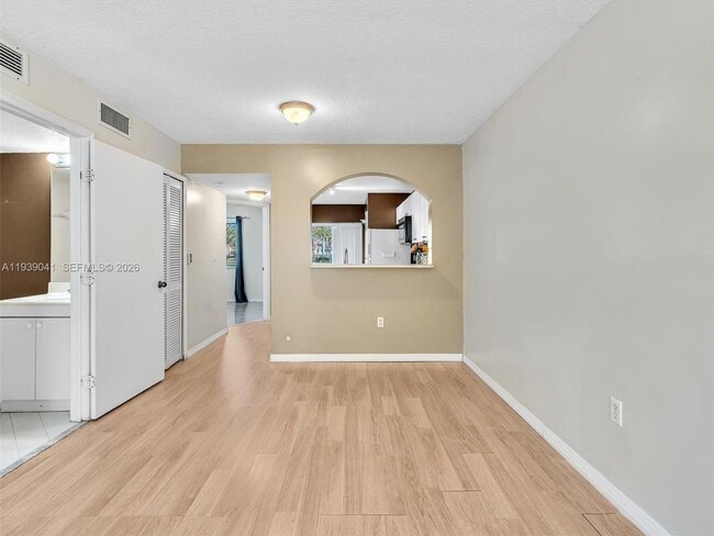 Building Photo - 1271 SE 28th Ct